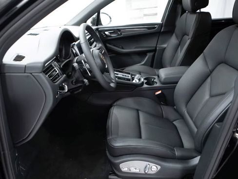 Used 2026 Porsche Macan AWD/4WD image 22