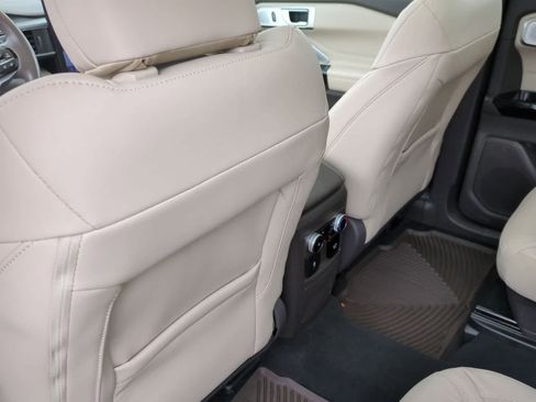 Used 2023 Ford Explorer Platinum w/ Technology Package AWD/4WD image 18