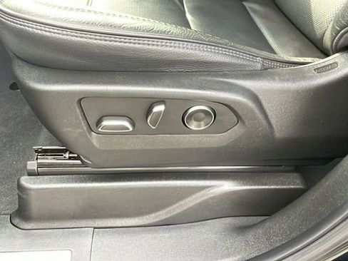 Used 2025 GMC Yukon XL Denali image 29