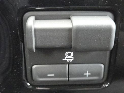 New 2026 GMC Sierra 3500 SLE w/ SLE Value Package image 7