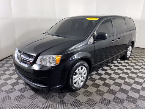 Used 2019 Dodge Grand Caravan SE w/ UConnect Hands-Free Group FWD image 9