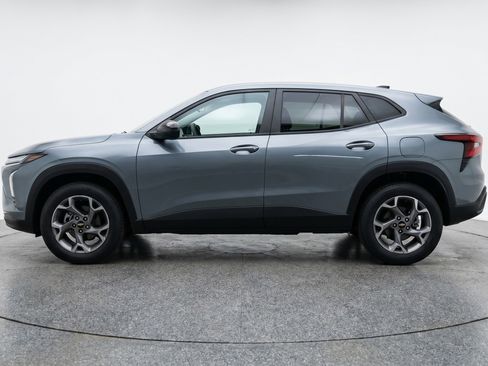 Used 2025 Chevrolet Trax LT w/ LT Convenience Package FWD image 5