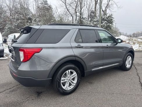 Certified 2022 Ford Explorer XLT w/ Equipment Group 202A image 3