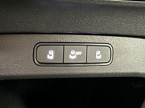 New 2025 Volkswagen ID. Buzz Pro S RWD image 10