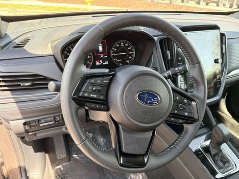 Used 2025 Subaru Forester Premium AWD/4WD image 18
