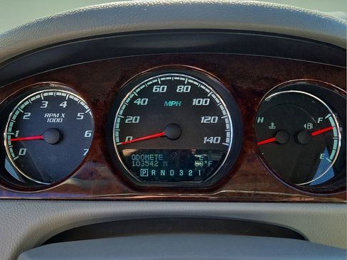 Used 2011 Buick Lucerne CXL image 25