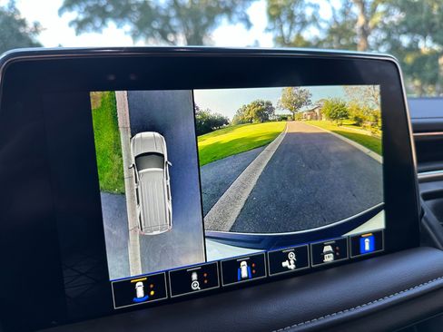 Used 2024 GMC Yukon XL SLT w/ SLT Luxury Package image 50