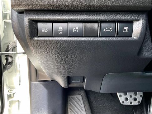 Used 2025 Toyota Camry SE image 31