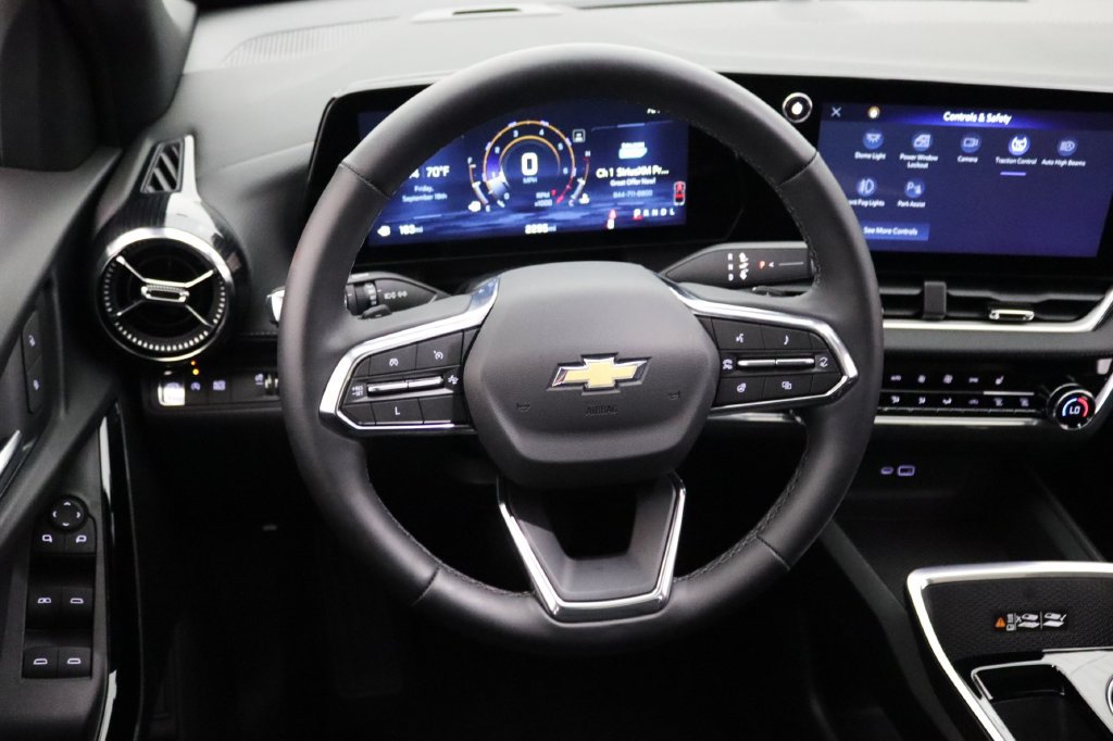 Used 2025 Chevrolet Equinox LT w/ Convenience Package II FWD image 16