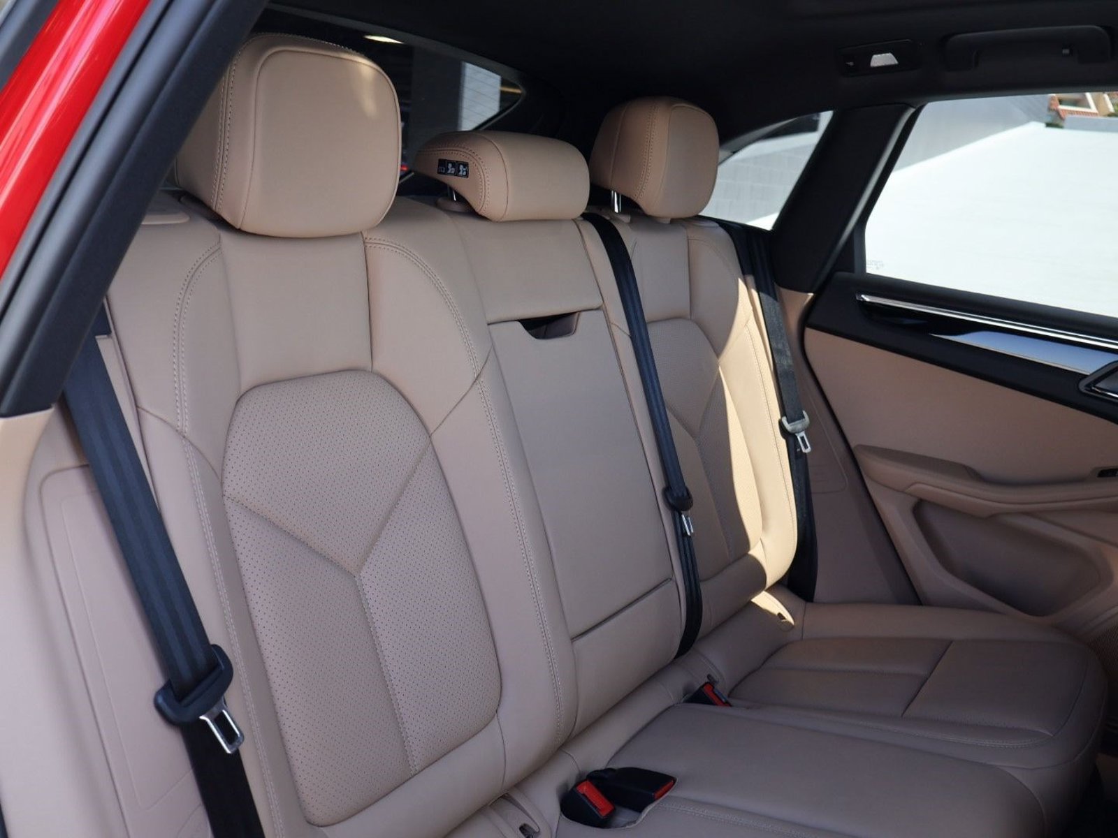 Certified 2026 Porsche Macan AWD/4WD image 23