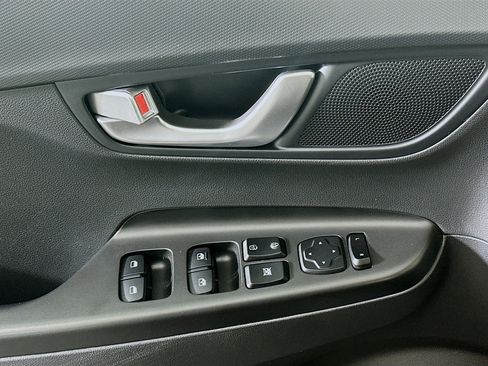 Used 2023 Hyundai Kona SE image 15