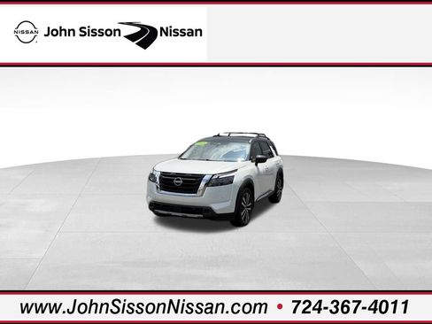 Used 2025 Nissan Pathfinder Platinum AWD/4WD image 1
