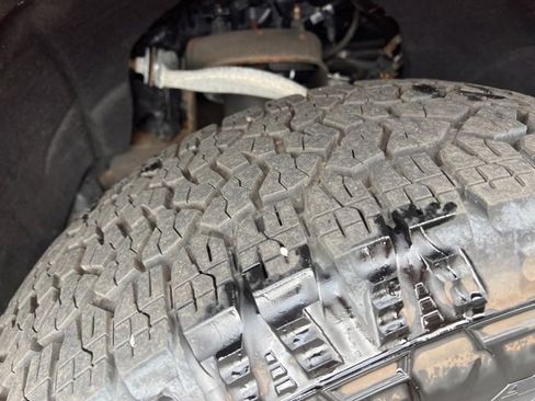 Used 2024 Chevrolet Silverado 1500 LT image 12