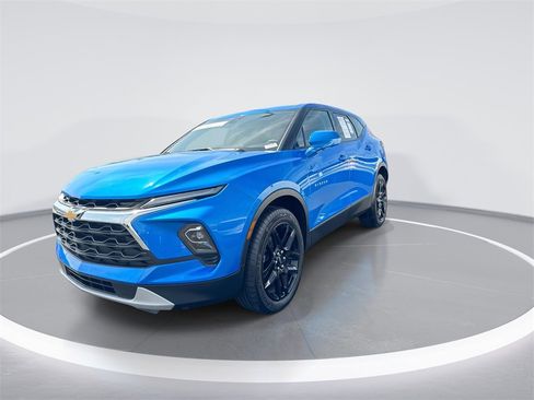 Used 2025 Chevrolet Blazer LT w/ Driver Confidence Package image 4