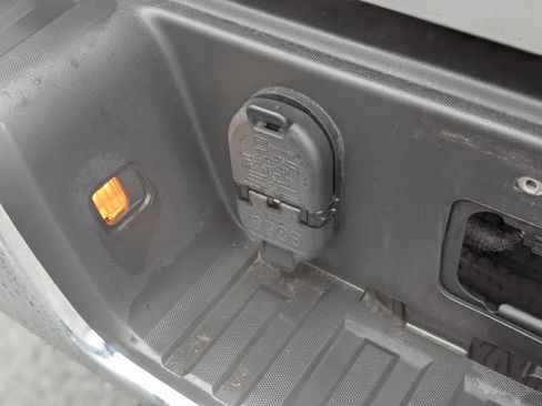 Used 2018 GMC Canyon SLE w/ SLE Convenience Package image 35