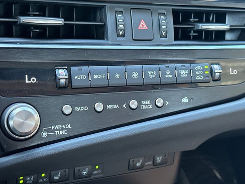 Used 2024 Lexus ES 350 w/ Premium Package FWD image 19