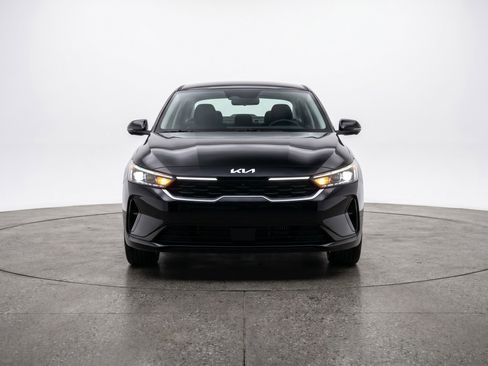 Used 2025 Kia K4 LXS image 2
