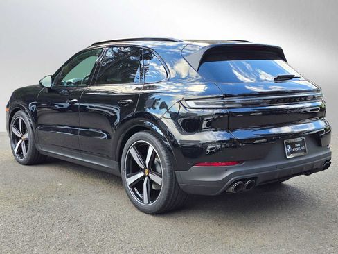 Used 2024 Porsche Cayenne S image 5