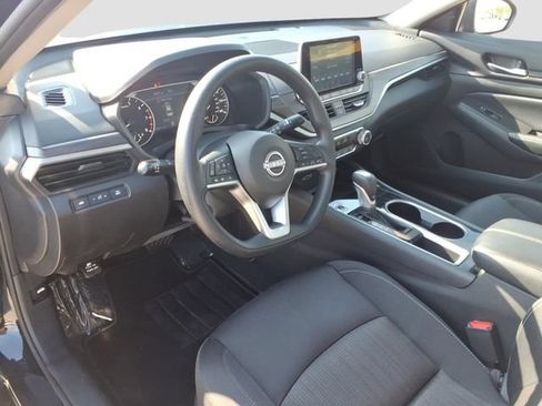 Used 2024 Nissan Altima 2.5 SV FWD image 18