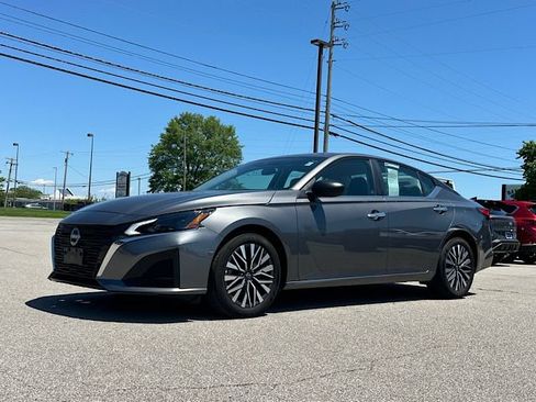 Used 2025 Nissan Altima 2.5 SV FWD image 33