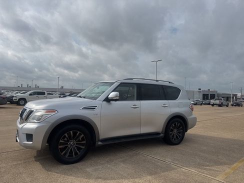 Used 2017 Nissan Armada Platinum image 10