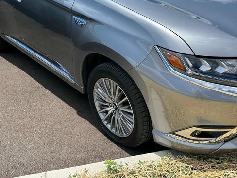 Used 2020 Mitsubishi Outlander 4WD Plug-In Hybrid image 10
