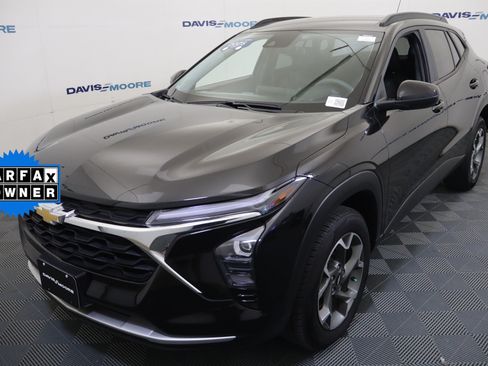 Certified 2025 Chevrolet Trax LT FWD image 12