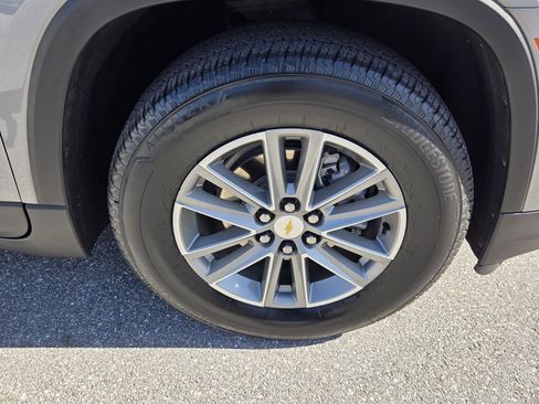 Used 2023 Chevrolet Traverse LT image 12