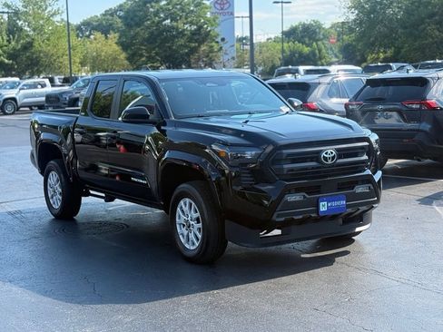 Certified 2024 Toyota Tacoma SR5 AWD/4WD image 11