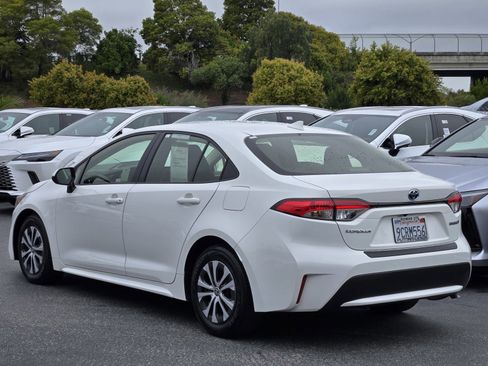 Used 2022 Toyota Corolla LE image 6