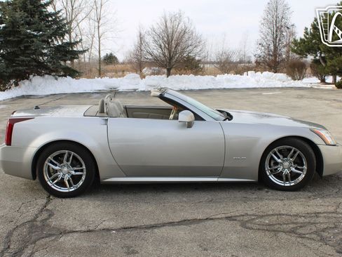 Used 2005 Cadillac XLR image 16
