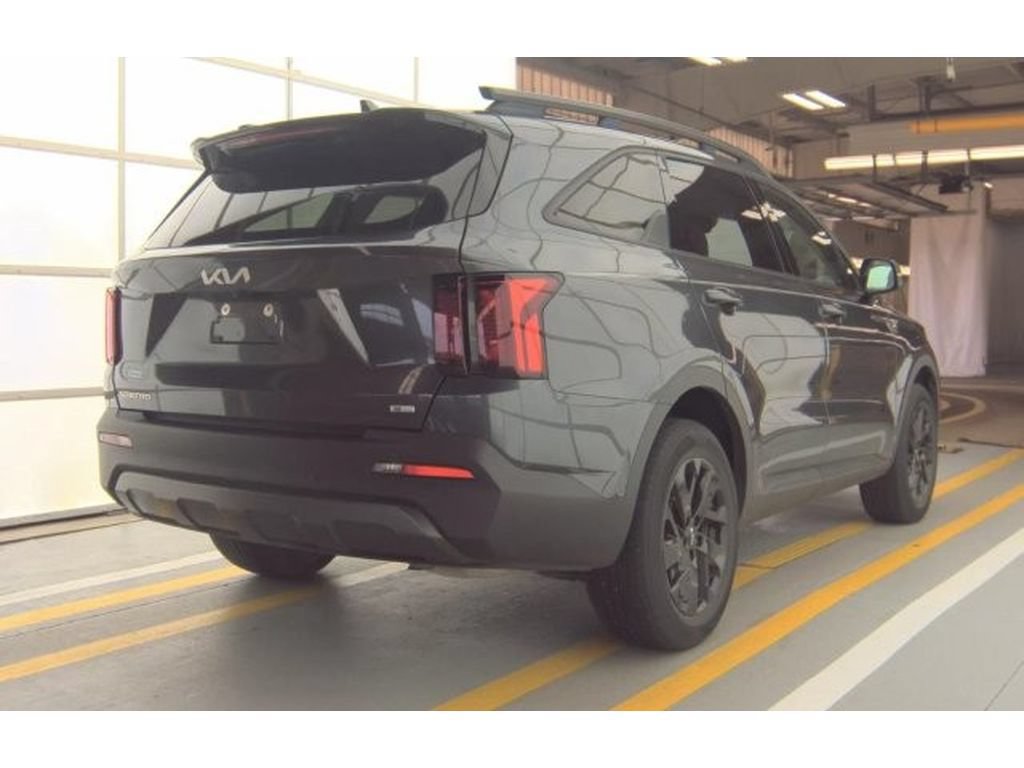 Used 2023 Kia Sorento S w/ Panoramic Sunroof Package AWD/4WD image 3