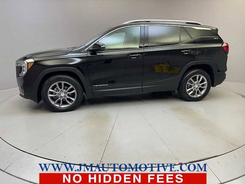 Used 2022 GMC Terrain SLT image 2