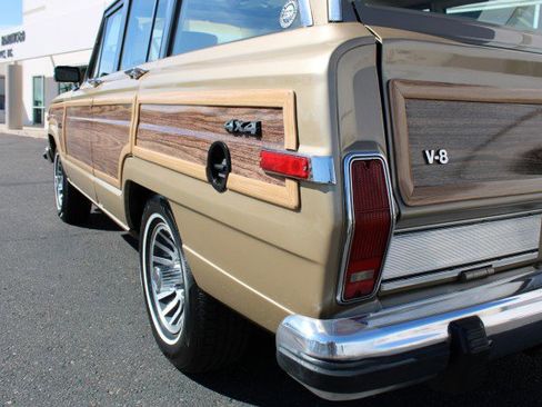 Used 1990 Jeep Grand Wagoneer image 38