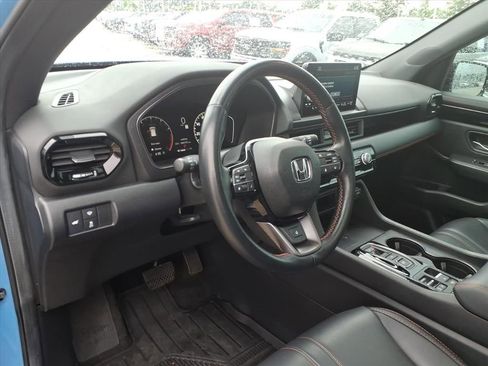 Used 2025 Honda Pilot TrailSport image 18