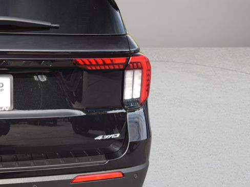 Used 2026 Ford Explorer Platinum AWD/4WD image 6