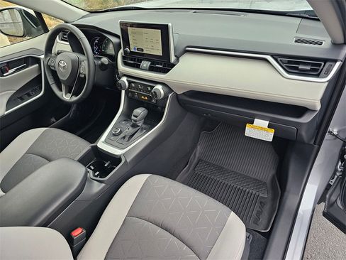 Used 2025 Toyota RAV4 XLE image 11