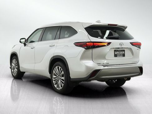 Certified 2026 Toyota Highlander Platinum AWD/4WD image 3