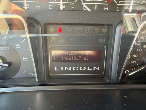 Used 2014 Lincoln Navigator 4WD image 6