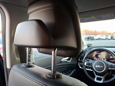 Used 2023 Kia Sportage EX image 13