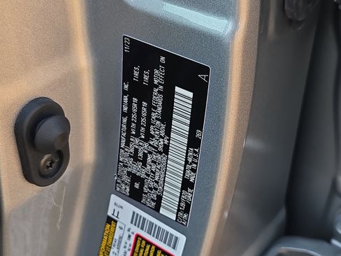 Used 2024 Toyota Highlander LE image 35