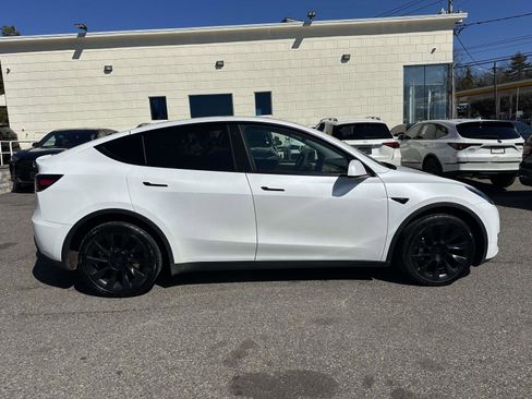 Used 2022 Tesla Model Y Long Range image 2
