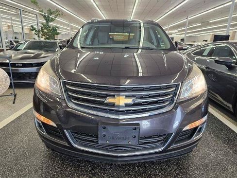 Used 2016 Chevrolet Traverse LT w/ Style and Technology Package FWD image 3