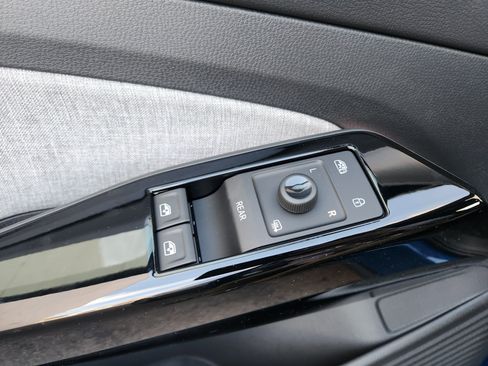 New 2025 Volkswagen ID.4 Pro image 16