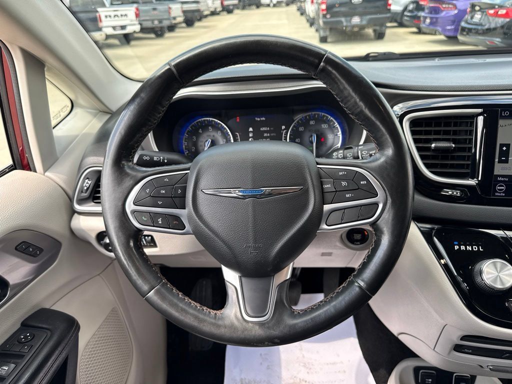 Used 2020 Chrysler Pacifica Touring-L Plus FWD image 32