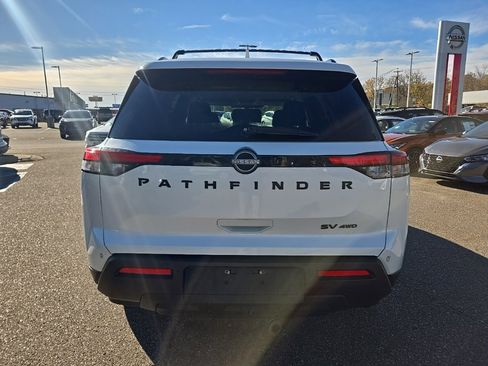 Used 2022 Nissan Pathfinder SV w/ SV Black Package image 6