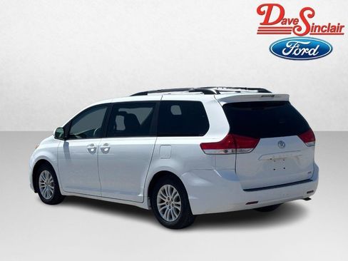 Used 2014 Toyota Sienna XLE FWD image 9