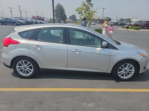 Used 2018 Ford Focus SE FWD image 5