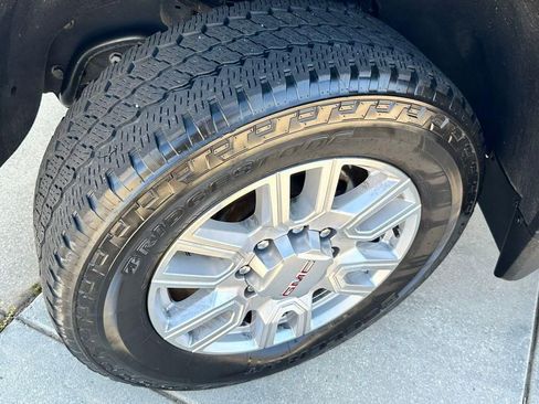 Used 2024 GMC Sierra 2500 SLT w/ SLT Premium Package image 27