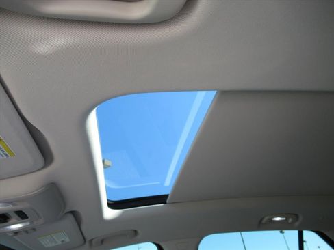 Used 2022 Buick Envision Avenir w/ Technology Package II FWD image 18